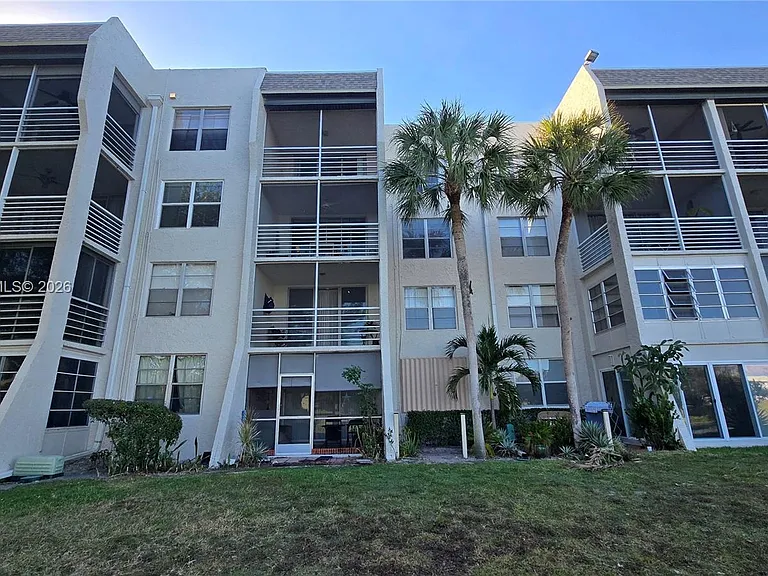 9230 Lagoon Pl #310 — Photo 2
