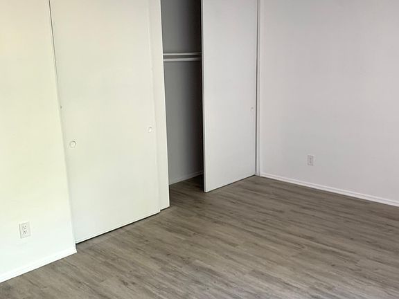 3rd image of 915 S Berendo St #1