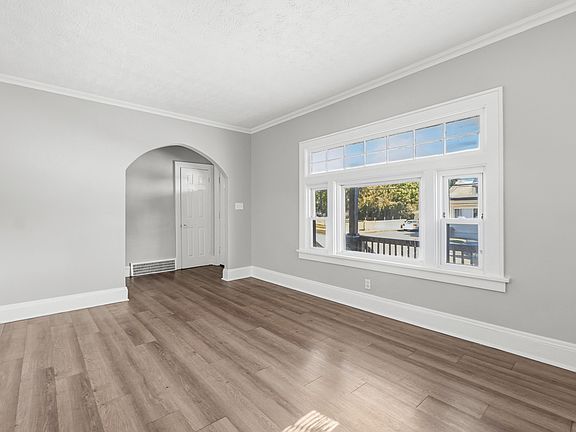 4th image of 5224 Stanley Ave