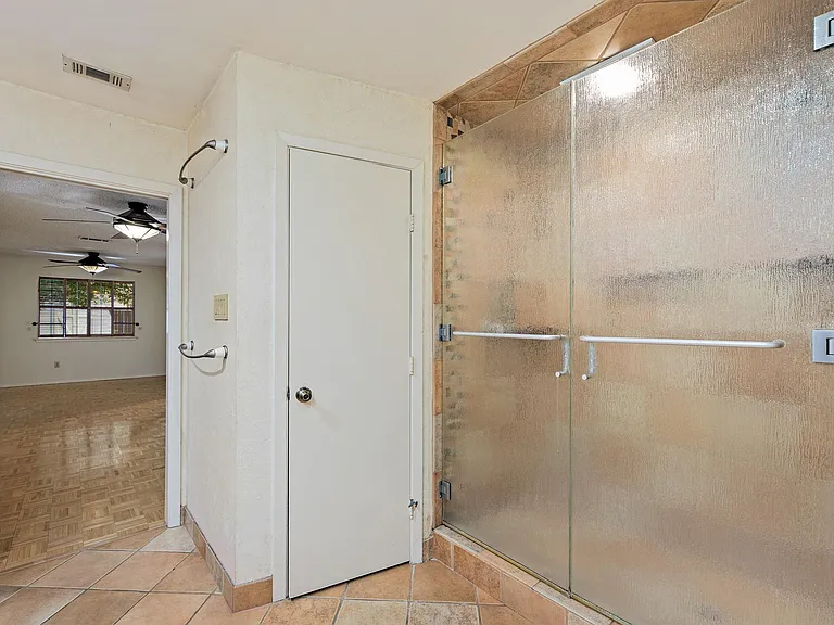 8022 Scotland Yard — Photo 21