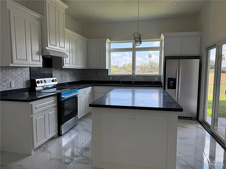 215 Constellation Dr — Photo 5