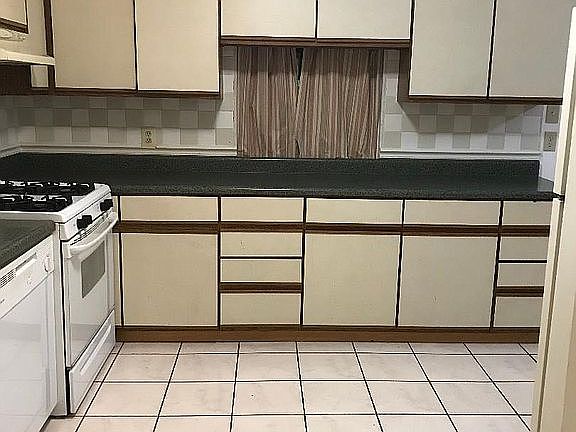 5th image of 5022 Harford Ln