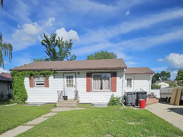 205 S Torning St, Tioga, ND 58852