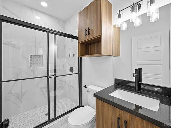 2nd image of 1513 W B St