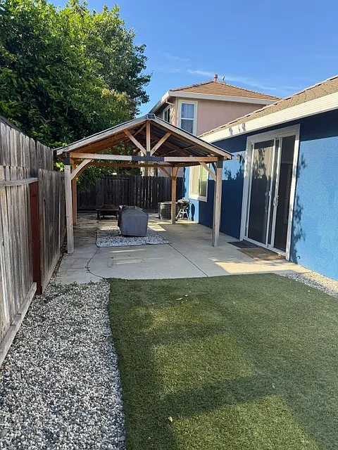 508 Lassen Way - 1 — Photo 3