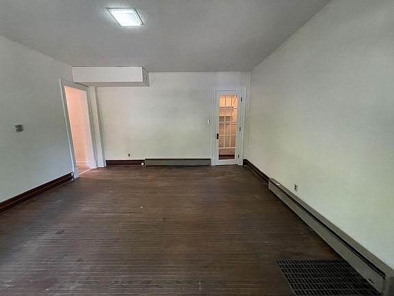 4th image of 519 E 8th St