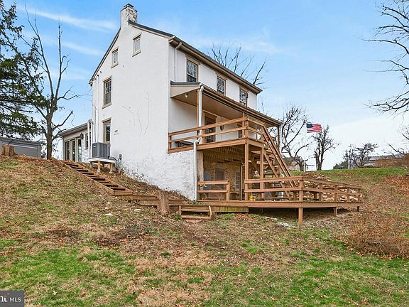 3rd image of 90 Manor Rd