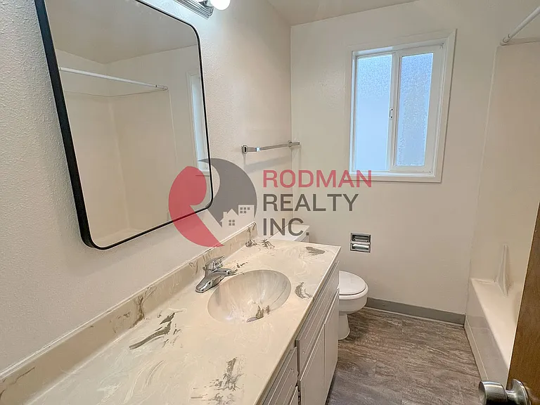 1148 10th Ave — Photo 3