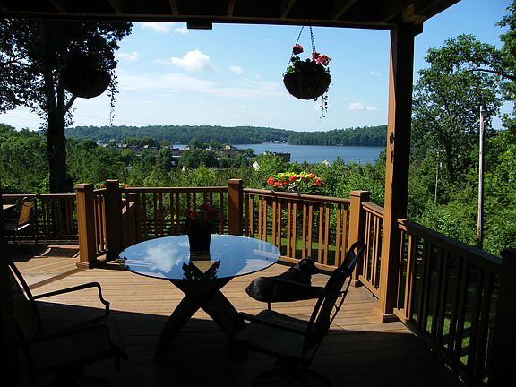 2nd image of 5712 Queen Aire Ln