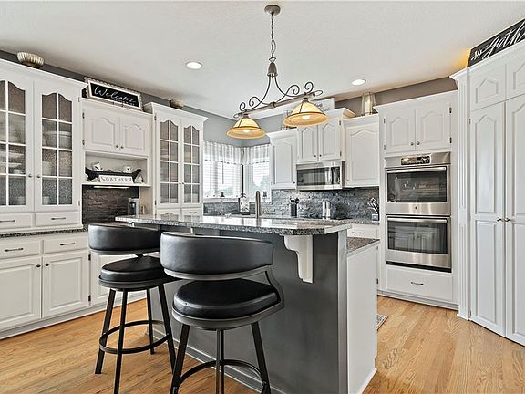 3rd image of 2817 SE Bingham Dr
