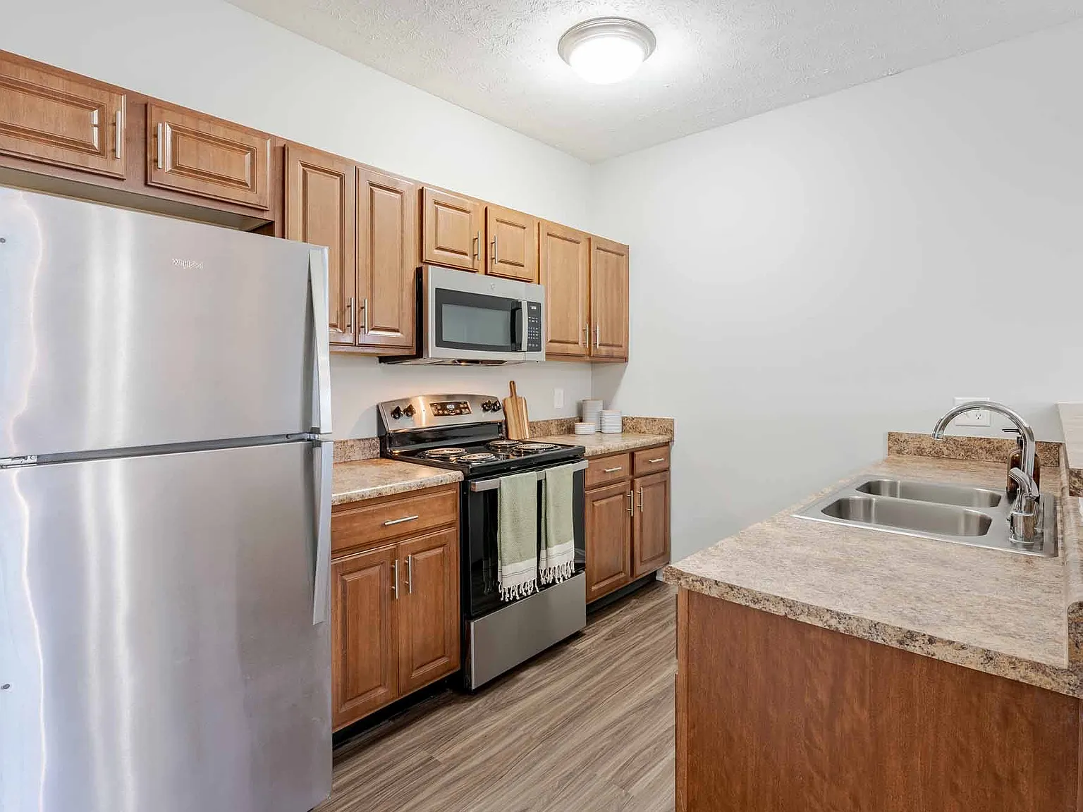 Blankenbaker Crossings Apartment Homes — Photo 2