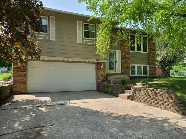 1607 Hyvue St, Adel, IA 50003