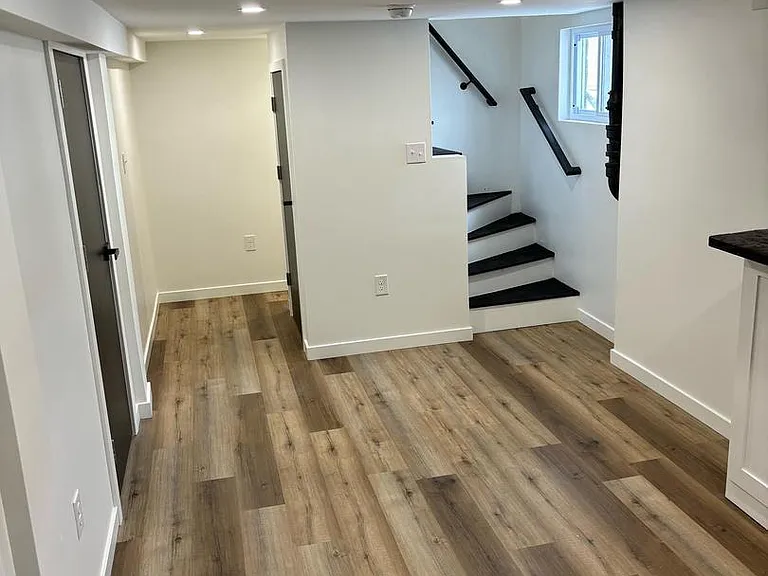 1019 S Broadway — Photo 20