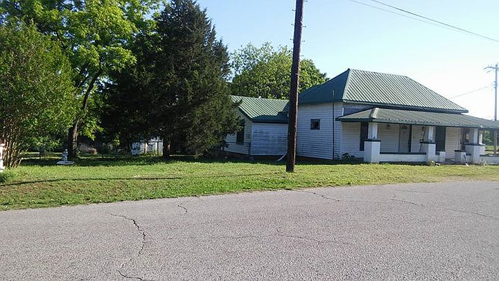 2nd image of 811 E Evans Ave