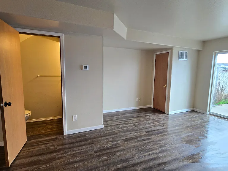 380 Dean Ave #B — Photo 7