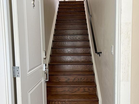 Entry stairway