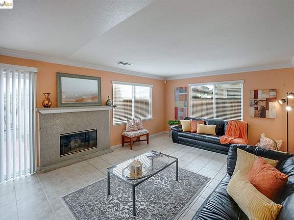 5th image of 1101 Yarrow Pl