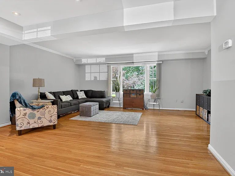 7716 Tiverton Dr — Photo 6