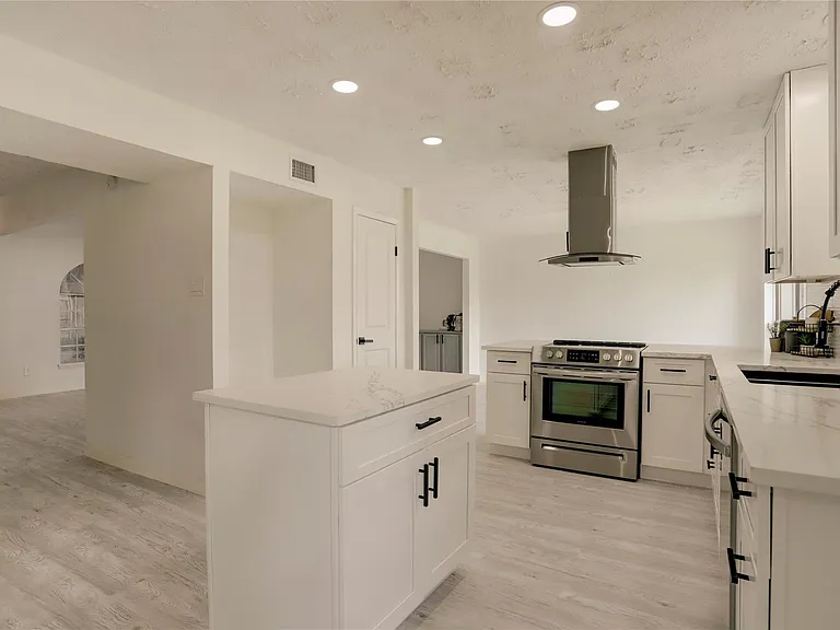 7926 Windy Creek Dr — Photo 21