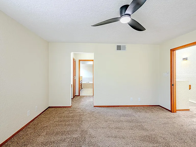 5137 Glenwood Pointe Ln NE #5137 — Photo 38