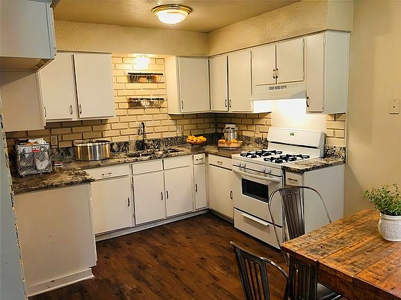3rd image of 2502 Dove Springs Dr