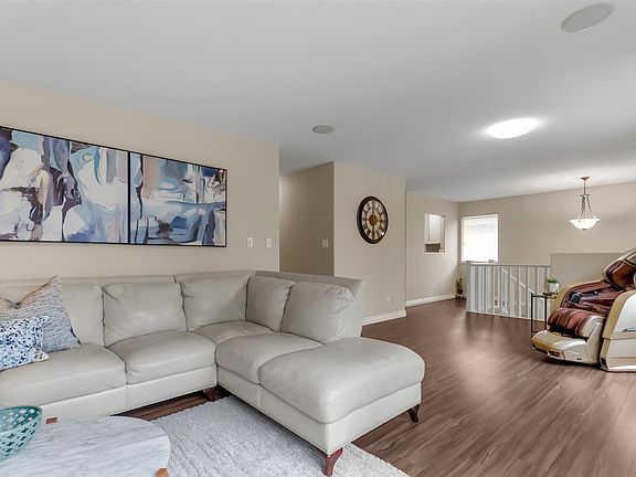 3rd image of 11469 207th St
