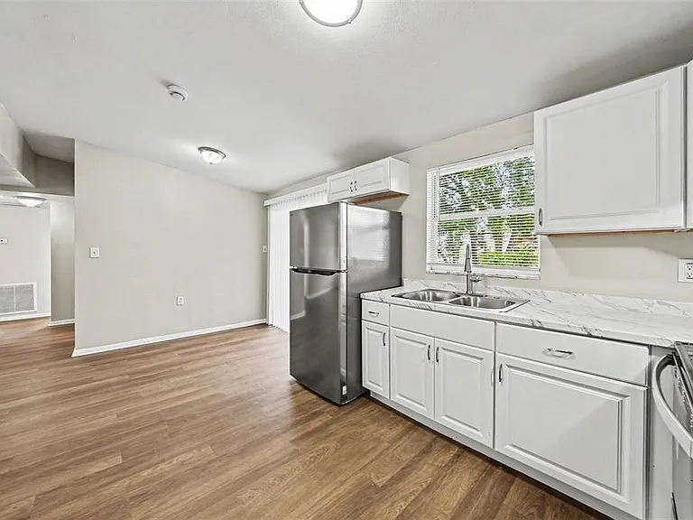 4022 E Henry Ave — Photo 12