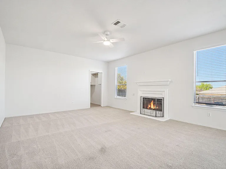 217 Killian Loop — Photo 5