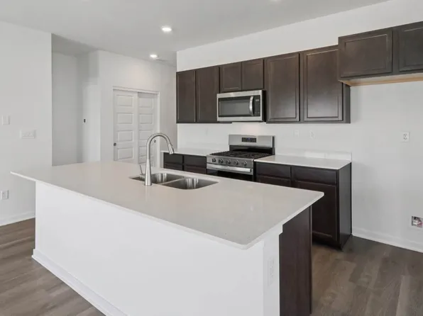 2455 Glacier St, Pingree Grove, IL 60140