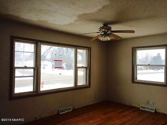 4th image of 501 E Tinkham Ave