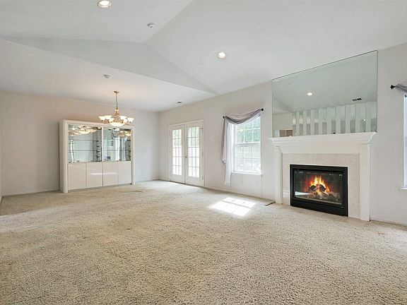 3rd image of 506 Oak Bluff Ct