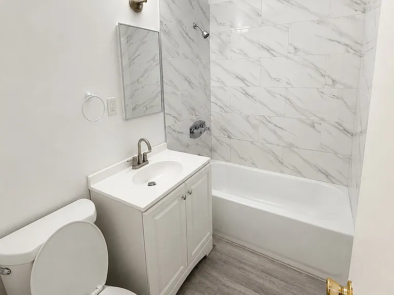 Chanteclaire Apartments — Photo 5