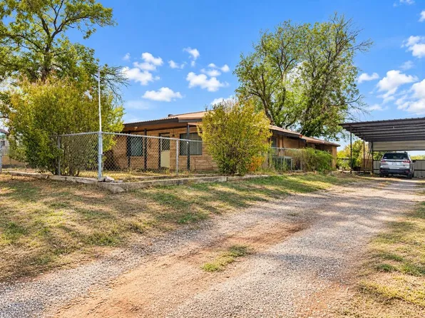 104 Yantis Ln, Sweetwater, TX 79556