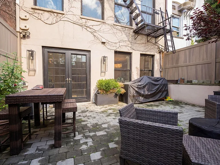 808 Washington St #GARDEN LEVEL — Photo 12