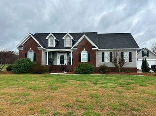 1725 N Chicken Rd, Pembroke, NC 28372