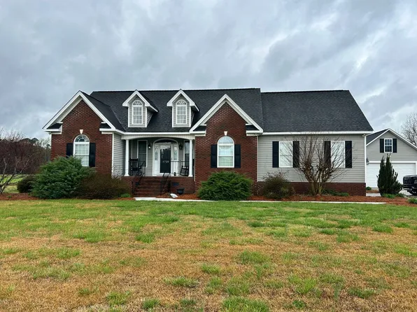 1725 N Chicken Rd, Pembroke, NC 28372