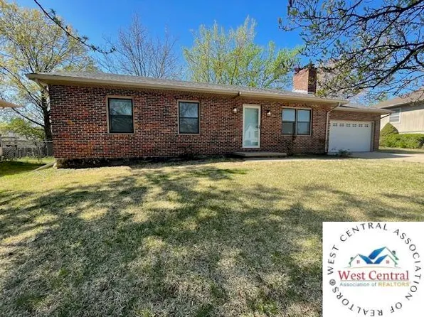 1704 Strawberry Ln, Clinton, MO 64735