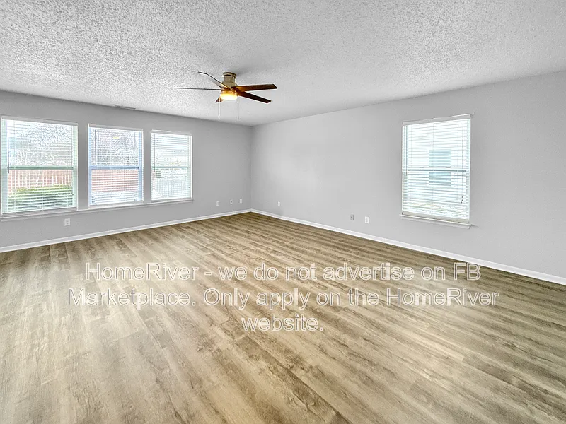 4 bed, 2.5 bath, 3160 sqft, $2,495 — Photo 2