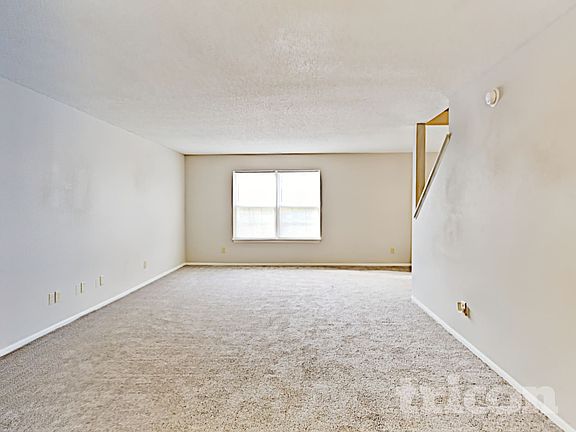 3rd image of 5970 Draycott Dr