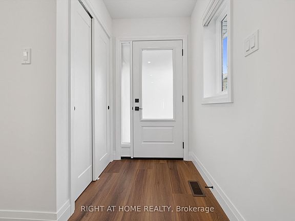 4th image of 2294 Seton Cres