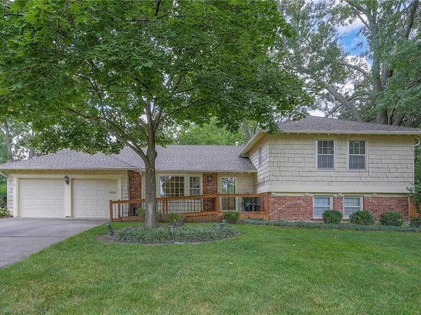 9607 Hardy St, Overland Park, KS 66212