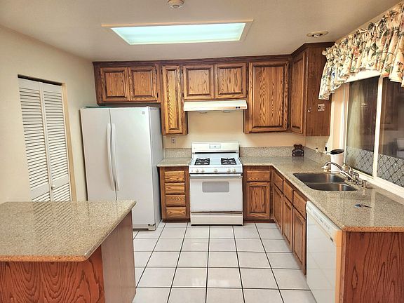 4th image of 410 S Palo Cedro Dr