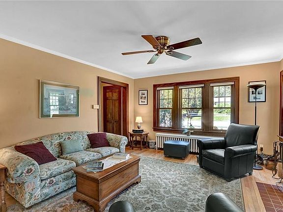 5th image of 127 Bannon Ave