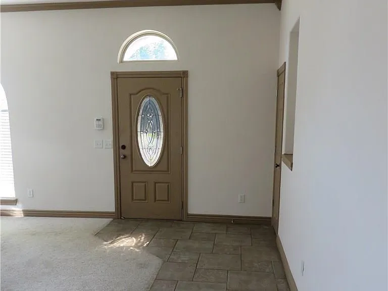 1801 Mead Ln — Photo 6
