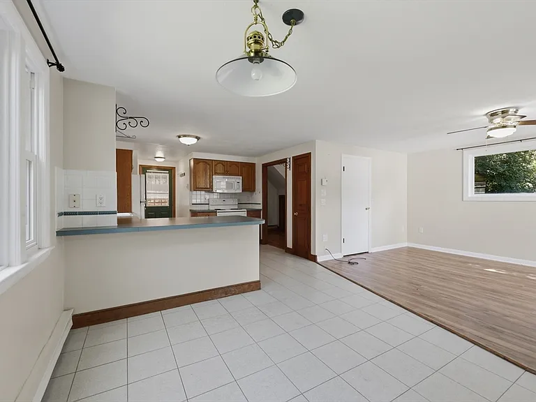 21 Janet Cir #2 — Photo 4