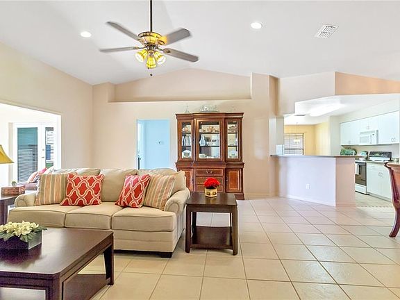4th image of 132 Morning Glory Cir
