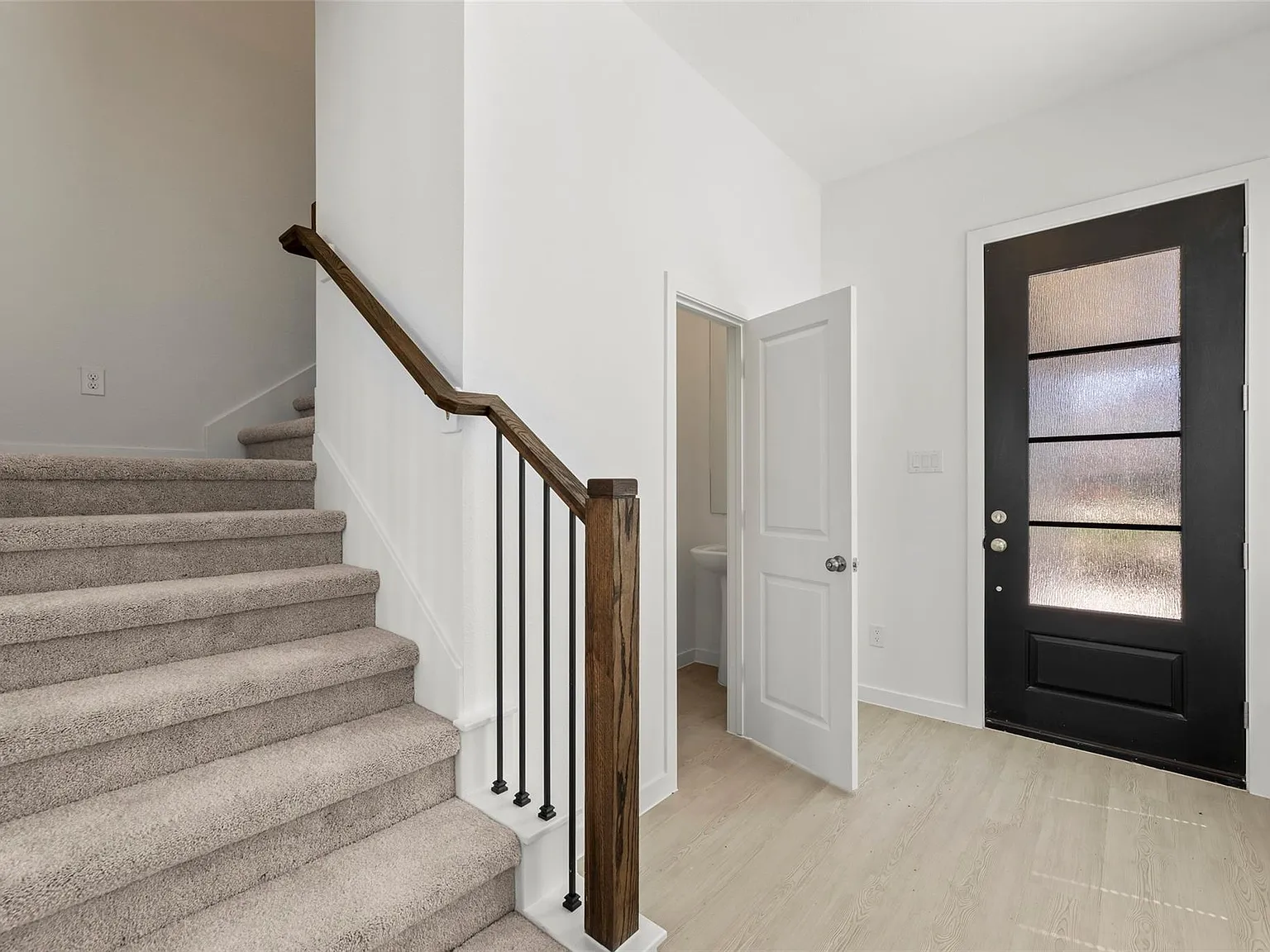 3 bed, 2.5 bath, $2,400 — Photo 3