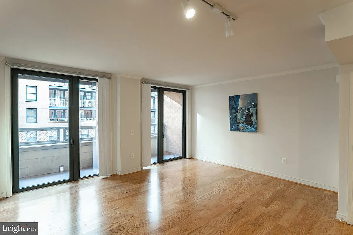 Central — Photo 2
