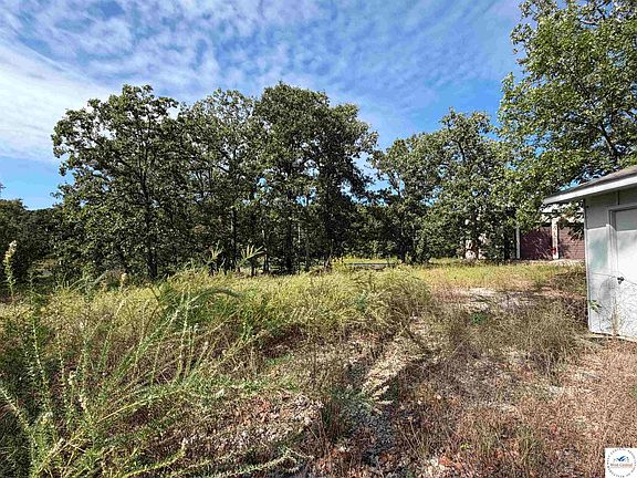 2nd image of 15080 Durk Rd