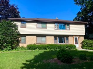 1661 N 116th St, Wauwatosa, WI 53226